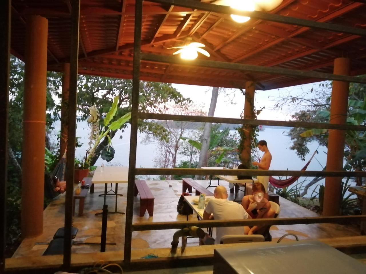 Howlers Bay Hotel Boca Chica Exterior photo